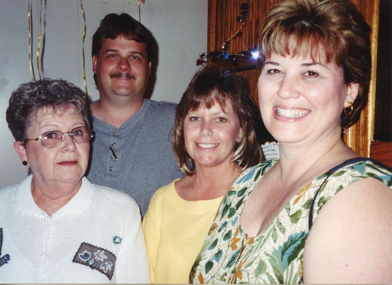 File:Mimi, Hope, Jay, Angel-2003.jpg